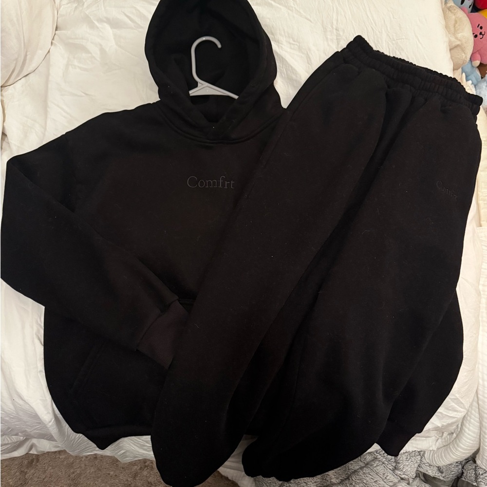 Comfrt Black Hoodie and Sweatpants Set